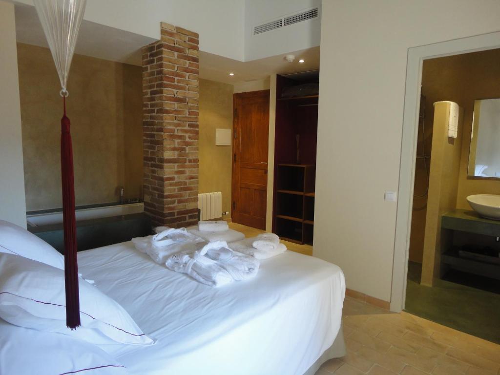 Hotel Rural Cal Torner Adults Only Guiamets 객실 사진
